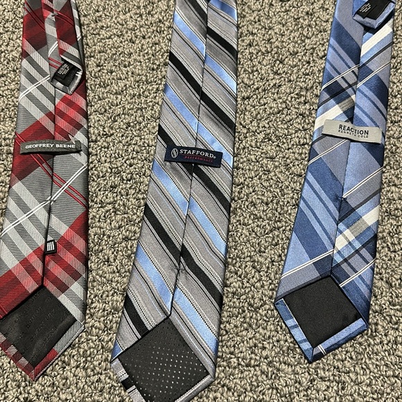 Bundle! Men’s Ties. Geoffrey Beene, Stafford Performance, Kenneth Cole Reaction - Picture 2 of 3